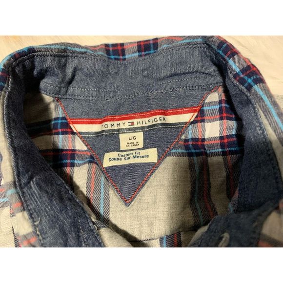 Tommy Hilfiger button up - Picture 3 of 9
